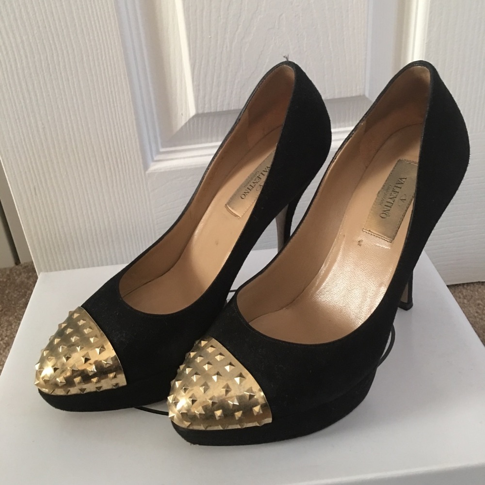 Valentino Rockstud Cap-Toe Pump